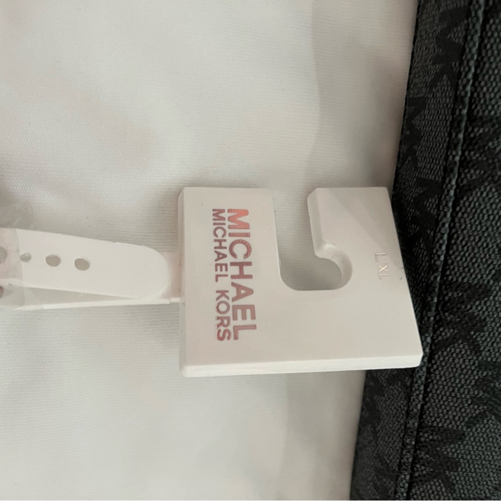 Michael Kors belt bag. - Picture 5 of 6